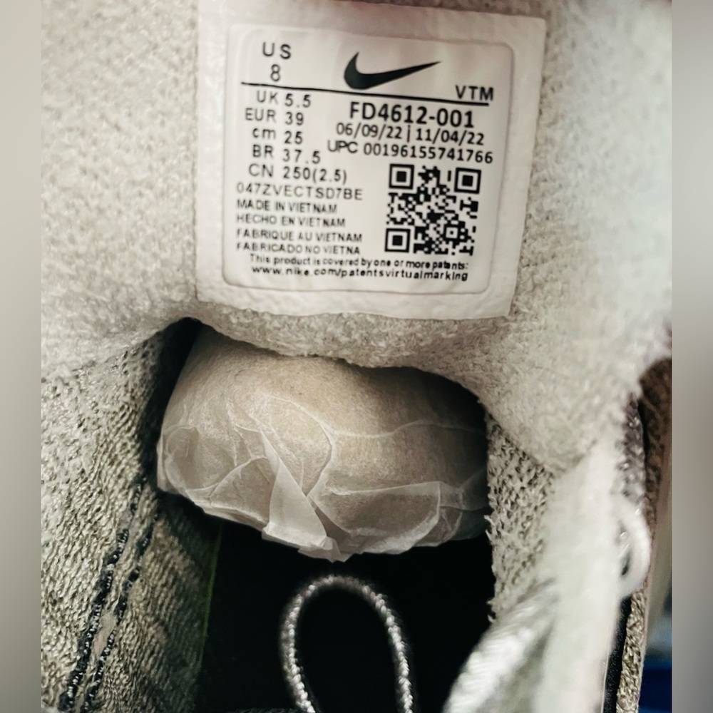 Nike Air Max Scorpion FK
Metallic silver (FD4612-001)
Women’s 8
Youth 6.5 - Picture 14 of 16